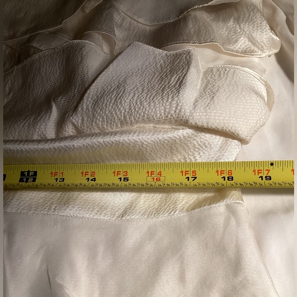 CREAM RUFFLES SLEEVELESS SILK BLOUSE SIZE XL - Picture 11 of 12